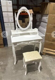 Predám toaletný stolík