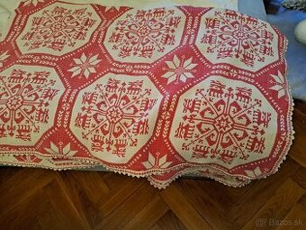 stará prikrývka na posteľ