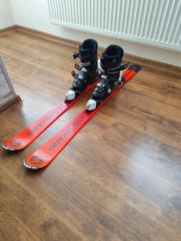 Juniorské lyže s lyžiarkami