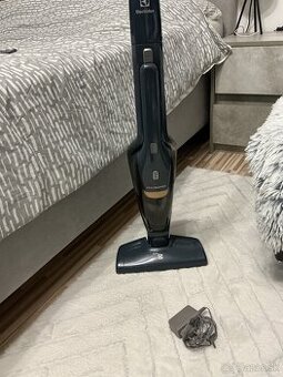 Tyčový vysávač Electrolux Ergorapido Classic EERC75DB (2v1)
