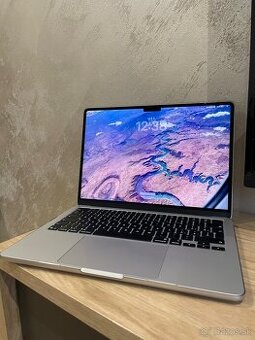 MacBook M4 16/256gb