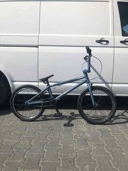 Modrá BMX – spoľahlivá, jazdená, v dobrom stave