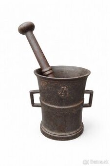 Velmi starý velky mažiar s uchy a tloukem