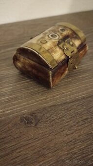 Šperkovnička zo slonovej kosti