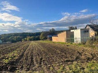 Predám pozemok vhodny aj na tri rodinne domy