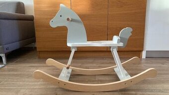 Hojdací koník Goki