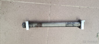 Yamaha R1 2009-2014 oska zadneho kolesa