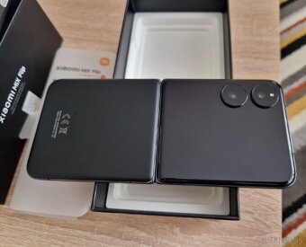 Xiaomi MIX Flip