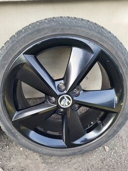 225/40 R18