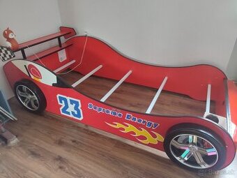 Detska postel pretekarske auto