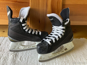 Predám hokejové korčule Bauer Supreme Pro veľkosť 35