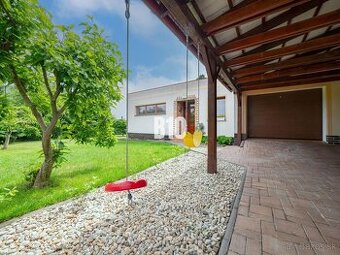 Prerobený RD s garážou, veľký pozemok - Čermáň, Nitra