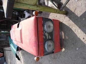Predám kapotu na traktor ZETOR + palivovú nádrž