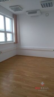 Kancelárske priestory na prenájom v Petržalke 400 m2.