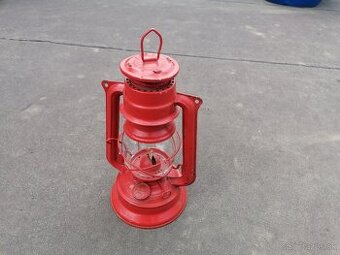 Predám starožitná petrolejová lampa
