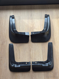 Lapače nečistôt / zásterky na Škodu Rapid