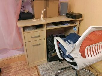 Písací stôl pre školáka