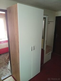 Skriňa dvojdverová