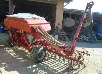 Predam sejačku 6m accor