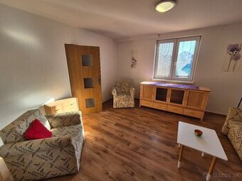 Rodinný dom na prenájom_zariadený_Levice_záhrada