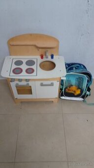 Detská kuchynka a školská taška