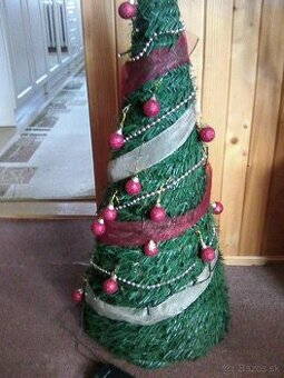 Predám pekný vianočný ihlan.