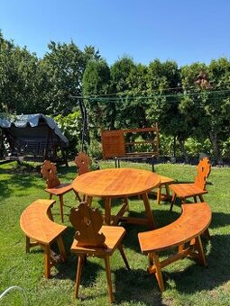 Predám krásny drevený nábytok na chatu – po renovácii