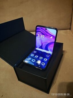 Predám nový telefón Motorola Razr 50  8+8GB/256GB