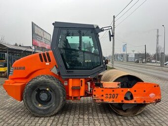 Vibračný ježkový-cestný valec Hamm 3307 z ocele a gumy