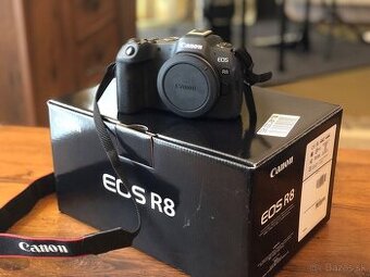 Canon EOS R8
