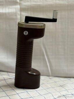 Starý ručný mlynček na kávu zn. KZ