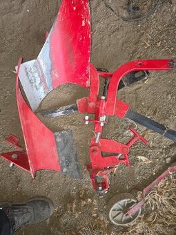 Pluh s nastavovacim telesom