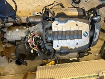 BMW motor komplet 740i aj s prevodovkou