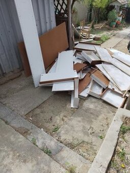 Darujem velku kopu dreva na kurenie.Treba odviest vsetko