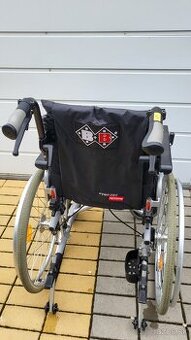 invalidny vozík 41cm pridavne brzdy pre asistenta barle AL