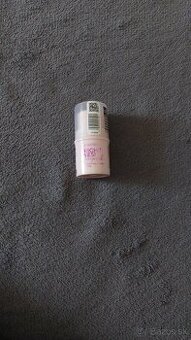 Rozjasňujúca tyčinka pod oči