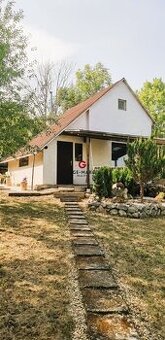 Utečte od mestského zhonu – Idylická chata na predaj v Sečov