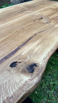 Jedálenský stôl z dubového dreva