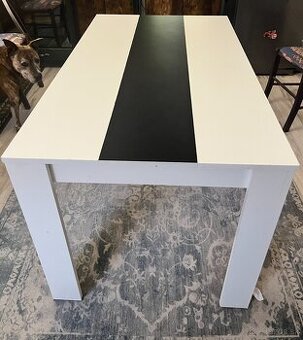 Predám čierno-biely kuchynský stôl