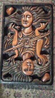 Ručné vyrezávaný reliéf z mahagón