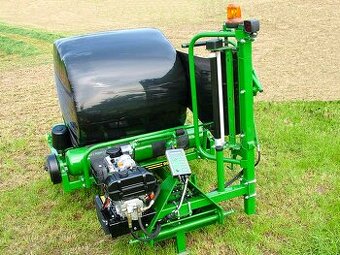 Obalovacka vojačka balíkov sena