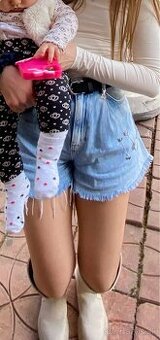 Dámske rifľové šortky BERSHKA, veľkosť XS – na drobnú úpravu - 1