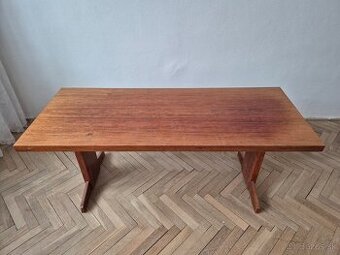 Konferenčný stolík