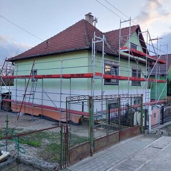 Prenájom fasádneho lešenia Plettac