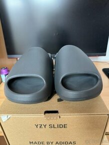 adidas Yeezy Slide Granite 44 1/2 EU