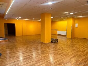 Na prenájom obchodný priestor 226,61m2 -  Voľný ihned