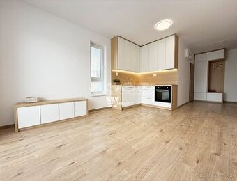 PRENÁJOM: garsónka s parkovacím miestom a balkónom v novosta