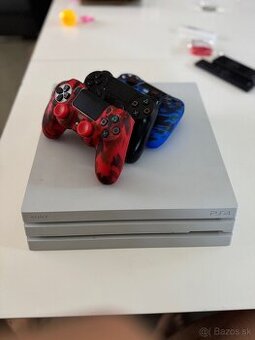 ps 4 pro / PlayStation 4 . 1 TB (3 ovladače)