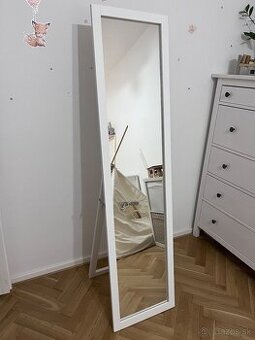 Stojace zrkadlo