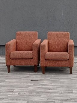 Set kresiel v červenohnedom prevedení .